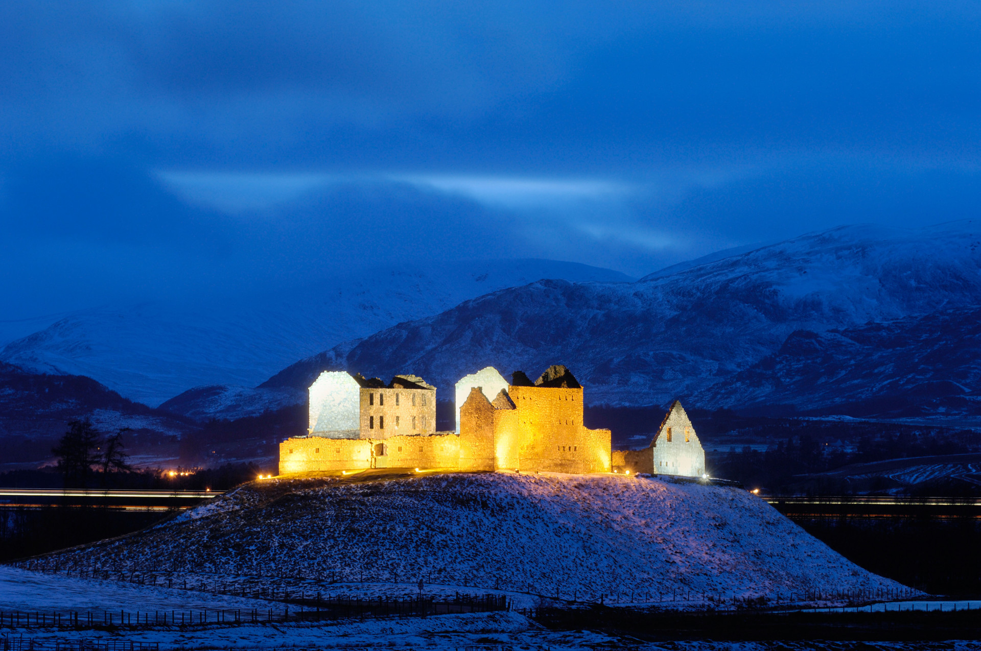 Ruthven Barracks Illuminated At Night Near Kingussie Highlands Scotland B3MW79